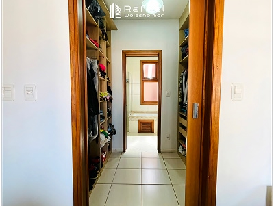 13 closet suite 1